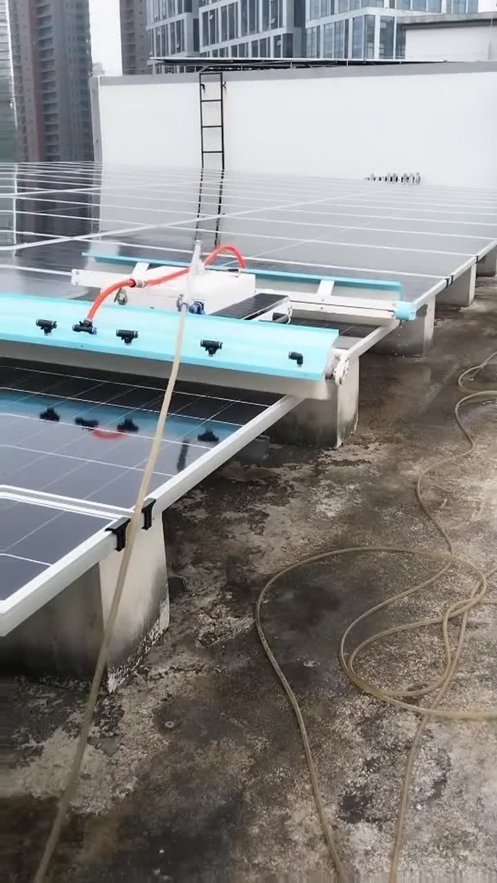 SF SOLAR 02 — Tracked photovoltaic cleaning robot